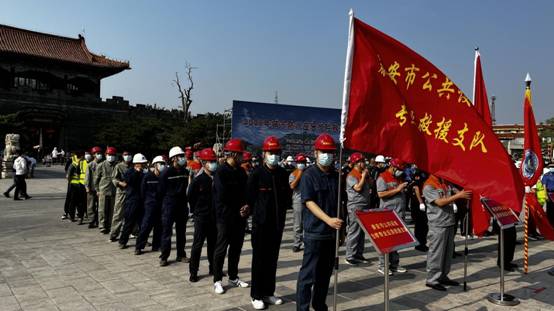 公司參加城市防汛應(yīng)急搶險(xiǎn)救援實(shí)戰(zhàn)演練--設(shè)備安全科 紀(jì)潤(rùn)松